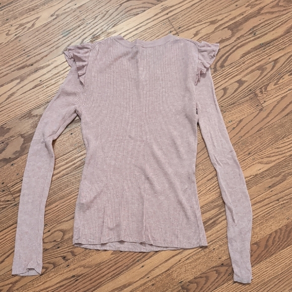 Women's Ruffled Sleeve Ribbed Top - Picture 3 of 4